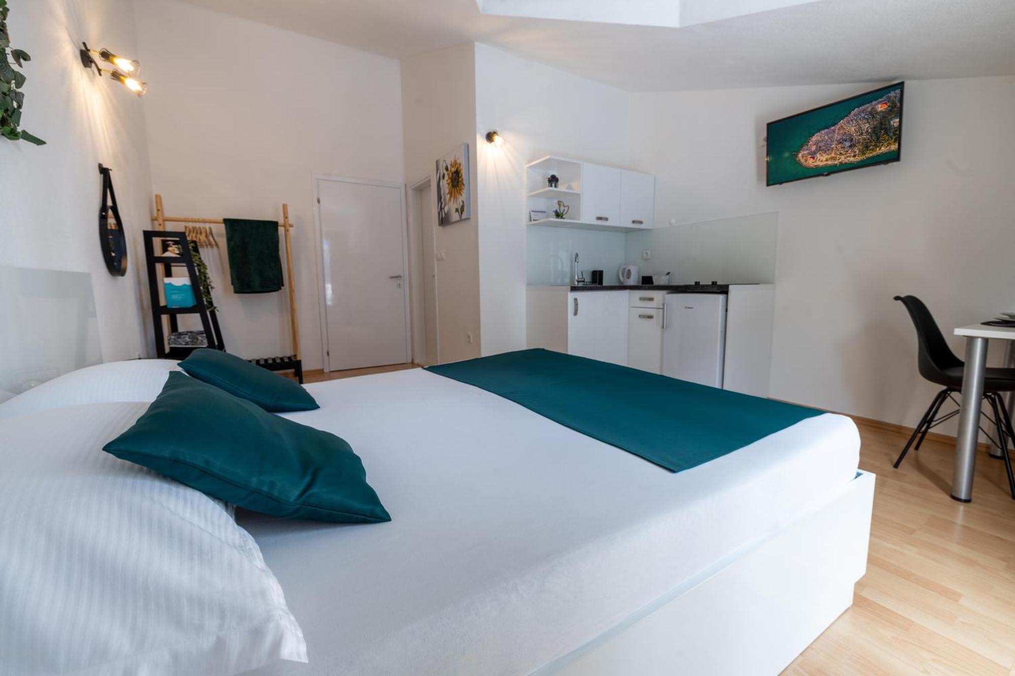 Apartments Rasic Makarska Esterno foto